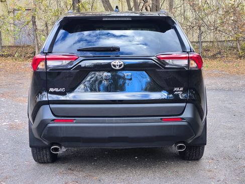 Used 2022 Toyota RAV4 XLE image 6
