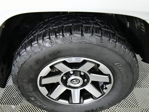 Used 2020 Toyota 4Runner TRD Off-Road Premium image 17