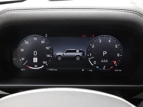 Used 2025 Land Rover Defender 110 S AWD/4WD image 8