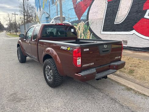 Used 2017 Nissan Frontier PRO-4X w/ Pro-4x Graphics Package image 4