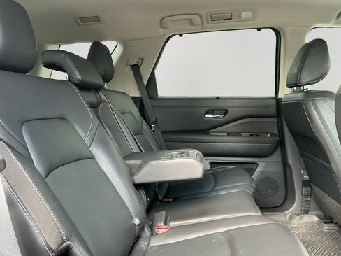 Used 2023 Nissan Pathfinder SL AWD/4WD image 13