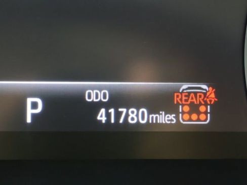 Used 2024 Toyota Highlander XLE AWD/4WD image 13