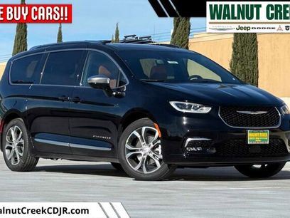 New 2026 Chrysler Pacifica Pinnacle