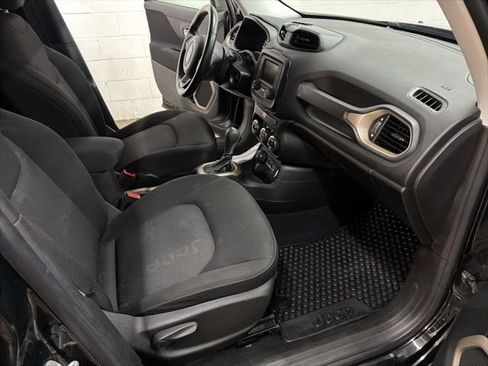 Used 2017 Jeep Renegade Latitude w/ Popular Equipment Group image 24