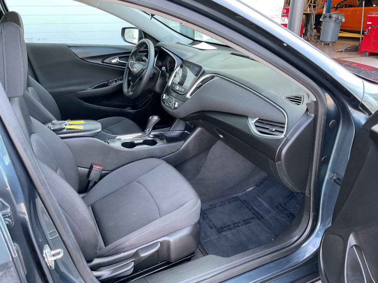 Used 2020 Chevrolet Malibu LT FWD image 38