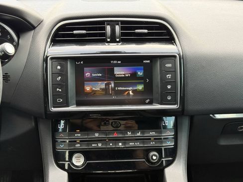 Used 2017 Jaguar F-PACE Prestige AWD/4WD image 17