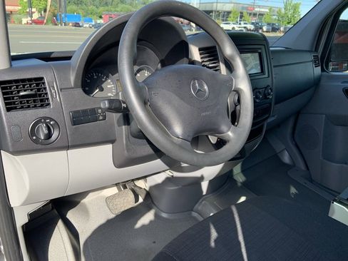 Used 2016 Mercedes-Benz Sprinter 2500 image 21