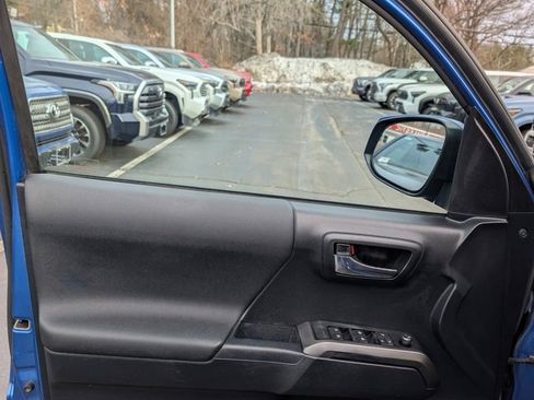 Certified 2017 Toyota Tacoma TRD Sport w/ Tow Package (A/T) image 12