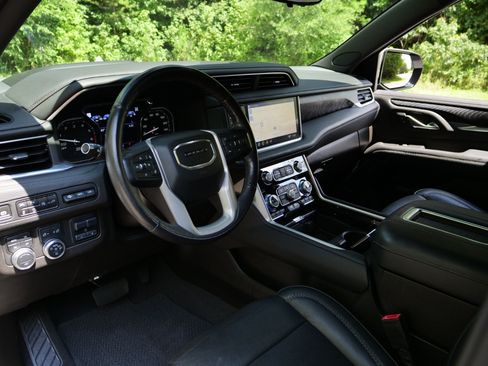 Used 2021 GMC Yukon XL Denali w/ Denali Ultimate Package AWD/4WD image 2