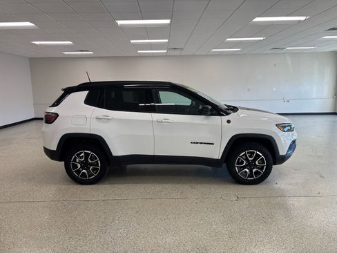 Used 2024 Jeep Compass Trailhawk w/ Trailhawk Elite Group image 7