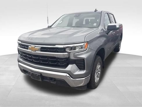 Used 2025 Chevrolet Silverado 1500 LT AWD/4WD image 2
