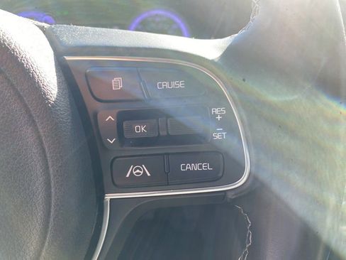 Used 2022 Kia Niro LXS image 4