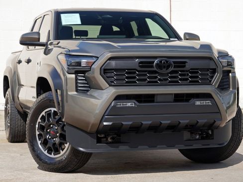 Used 2025 Toyota Tacoma TRD Off-Road AWD/4WD image 4