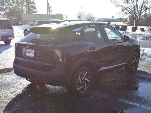 Used 2025 Nissan Kicks SV image 5