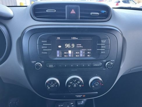 Used 2018 Kia Soul image 18