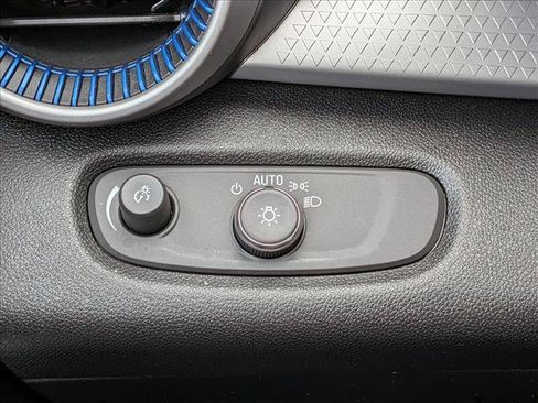 Used 2025 Chevrolet Trax LS w/ LS Convenience Package FWD image 15