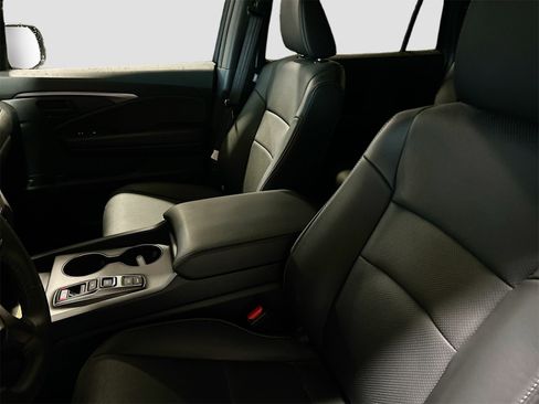 Used 2025 Honda Passport EX-L image 21