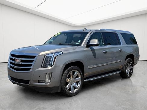 Used 2017 Cadillac Escalade ESV Luxury AWD/4WD image 3