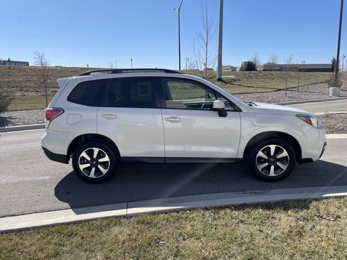 Used 2018 Subaru Forester 2.5i Premium w/ All-Weather Package image 14