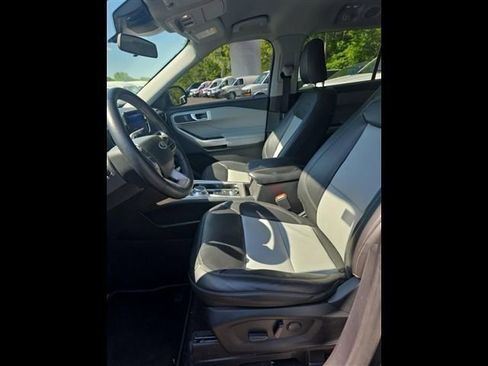 Used 2022 Ford Explorer XLT w/ Equipment Group 202A AWD/4WD image 3