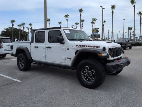 Used 2024 Jeep Gladiator Mojave w/ Technology Group AWD/4WD image 2