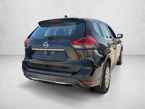 Used 2018 Nissan Rogue S image 4