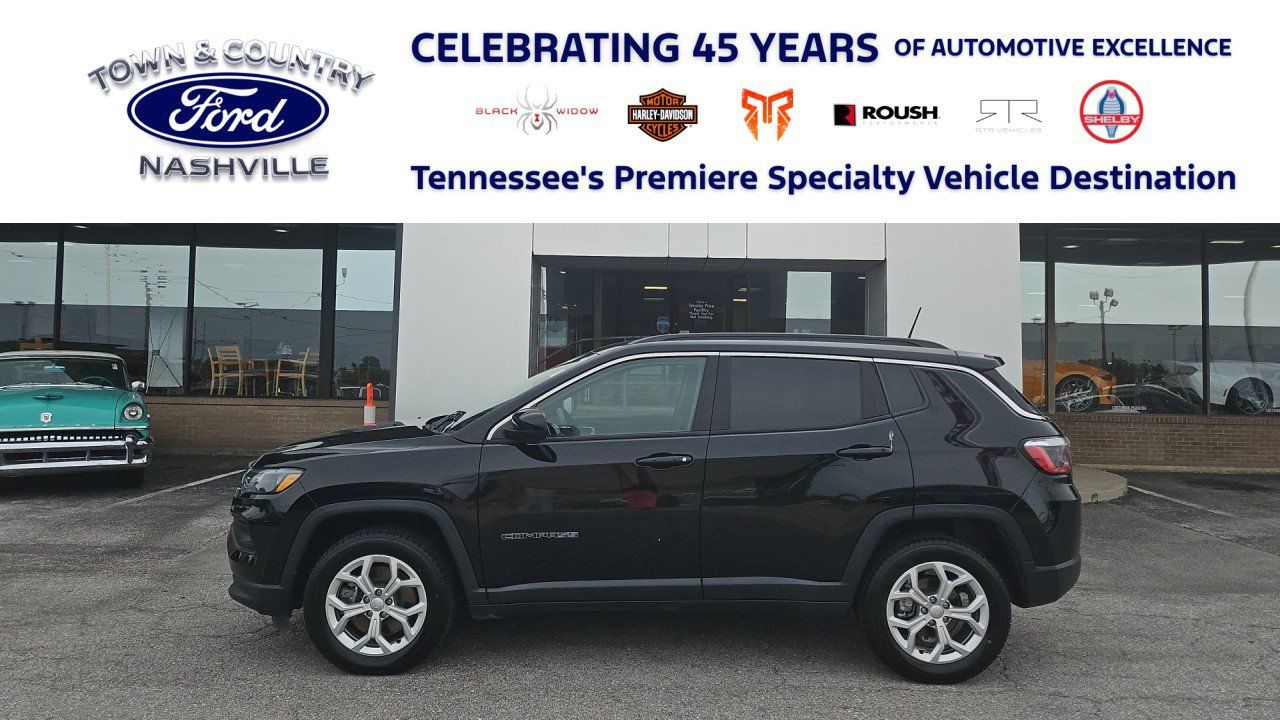 Used 2024 Jeep Compass Latitude AWD/4WD image 1