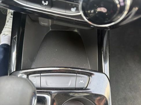 Used 2025 Chevrolet Trax LT w/ LT Convenience Package image 25