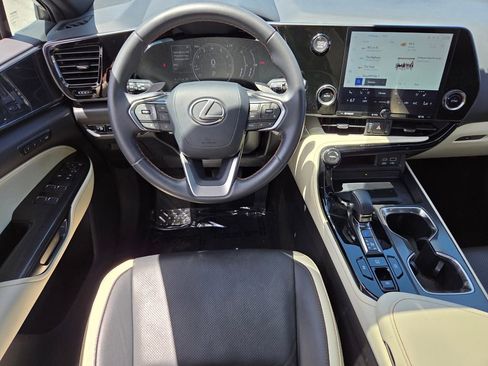 Used 2024 Lexus NX 250 FWD image 12