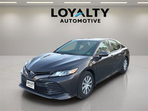 Used 2020 Toyota Camry LE image 1