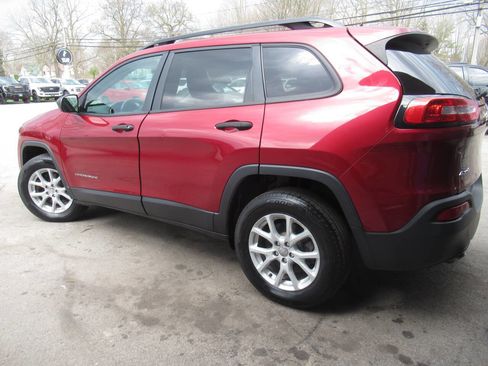 Used 2017 Jeep Cherokee Sport w/ Cold Weather Group image 12