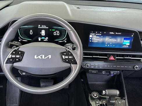 Used 2023 Kia Niro EX FWD image 18