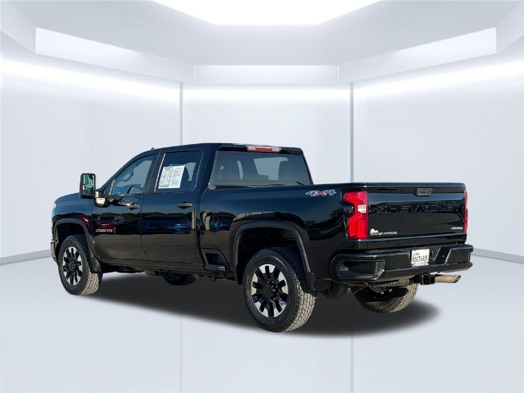 Used 2020 Chevrolet Silverado 2500 Custom w/ Custom Value Package AWD/4WD image 3