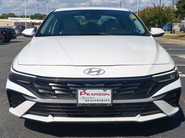 Used 2025 Hyundai Elantra Limited FWD image 8