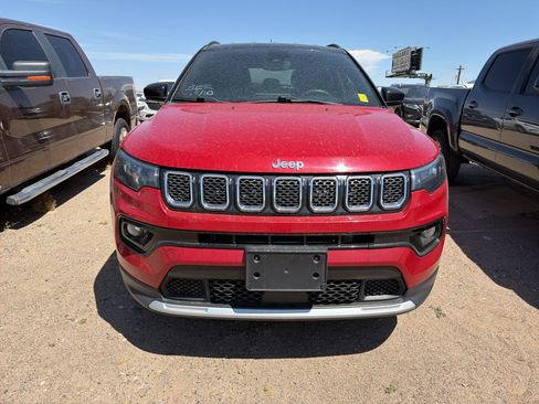 Used 2023 Jeep Compass Limited AWD/4WD image 2