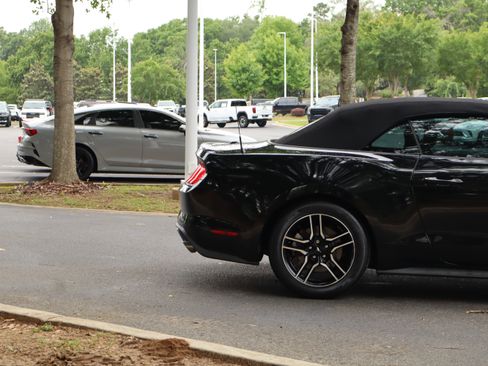 Used 2020 Ford Mustang Premium RWD image 5
