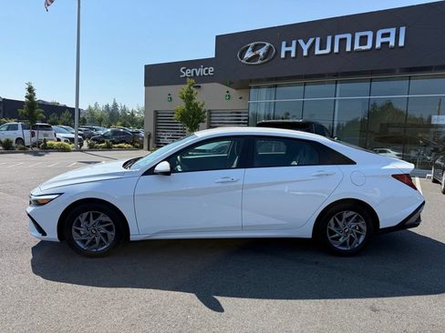Certified 2025 Hyundai Elantra Hybrid FWD image 2