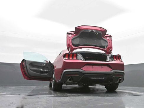 Used 2025 Ford Mustang Coupe image 41