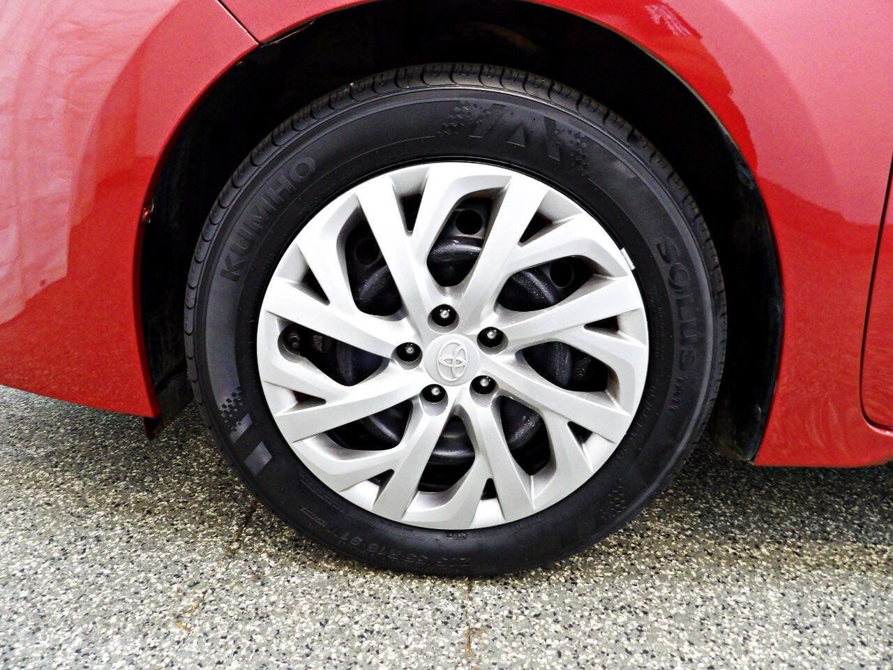 Used 2019 Toyota Corolla LE FWD image 17