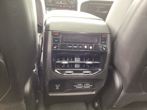 Used 2021 Jeep Grand Cherokee L Summit w/ Luxury Tech Group V image 21