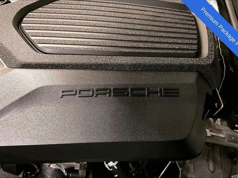 Used 2025 Porsche Macan AWD/4WD image 16