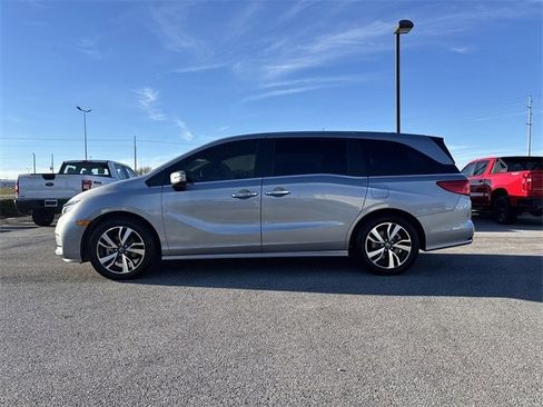 Used 2024 Honda Odyssey Touring image 2