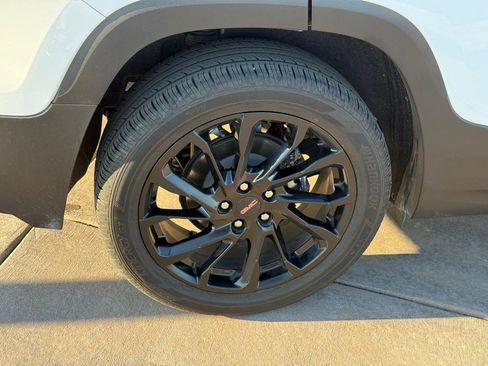 Used 2023 GMC Terrain SLE w/ Driver Convenience Package image 6