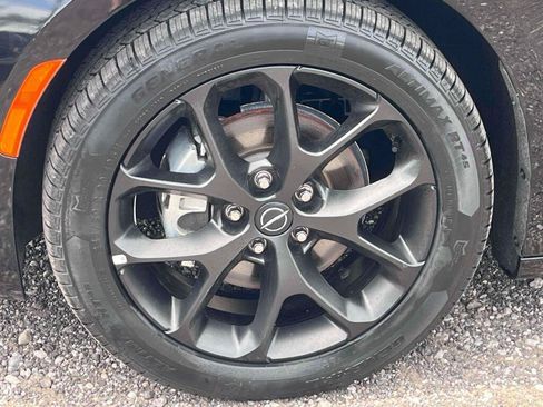 Used 2025 Chrysler Pacifica Limited FWD image 14
