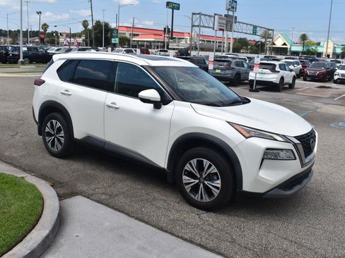 Used 2021 Nissan Rogue SV w/ Premium Package FWD image 16