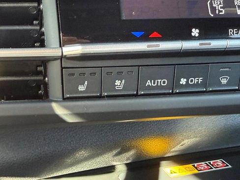 Used 2025 Toyota Sienna Limited image 26