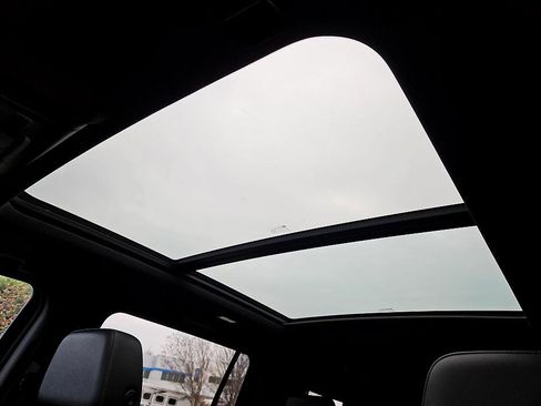 Used 2021 Chevrolet Suburban Z71 image 19