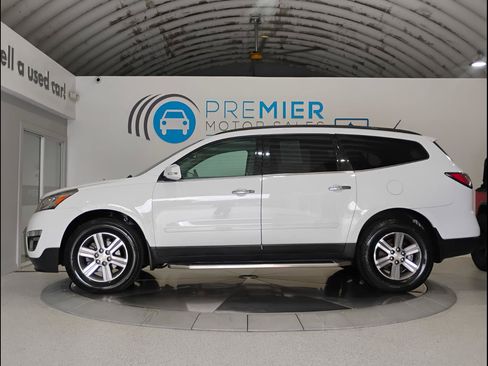 Used 2017 Chevrolet Traverse LT FWD image 2