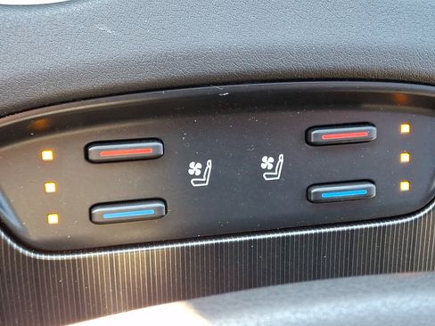 Certified 2024 Toyota Venza Limited image 26