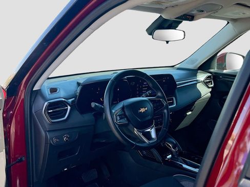 Used 2024 Chevrolet TrailBlazer LT w/ LT Cold Weather Package FWD image 9